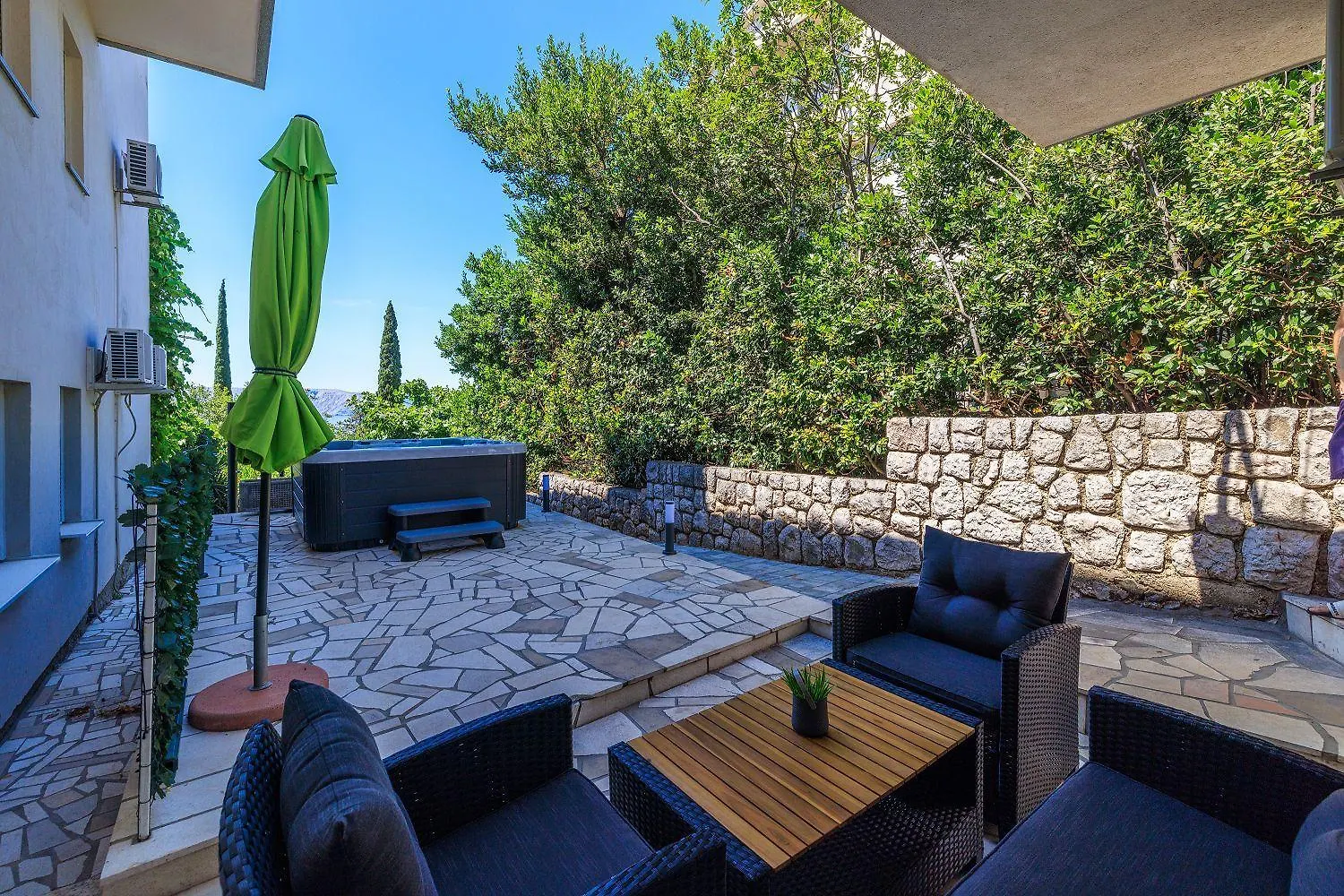 Idyllisches Apartment Nur 300 Meter Zum Strand Mit Meerblick, Whirlpool, Grill Novi Vinodolski 0*,  Croatia