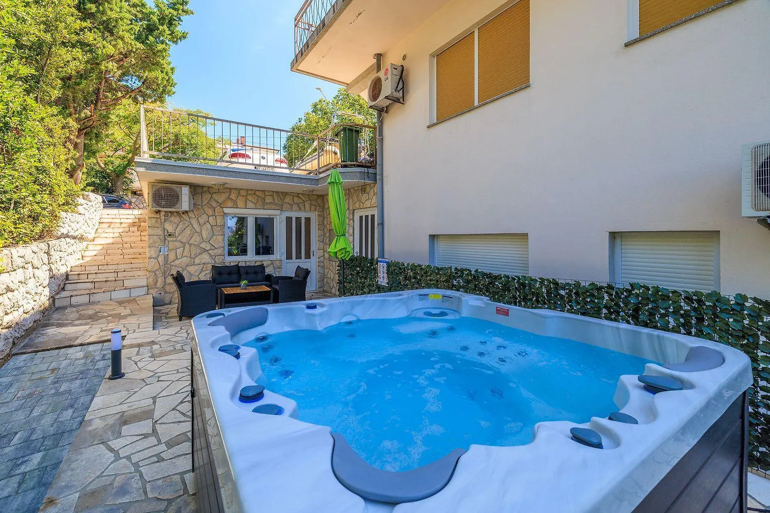 Idyllisches Apartment Nur 300 Meter Zum Strand Mit Meerblick, Whirlpool, Grill Novi Vinodolski