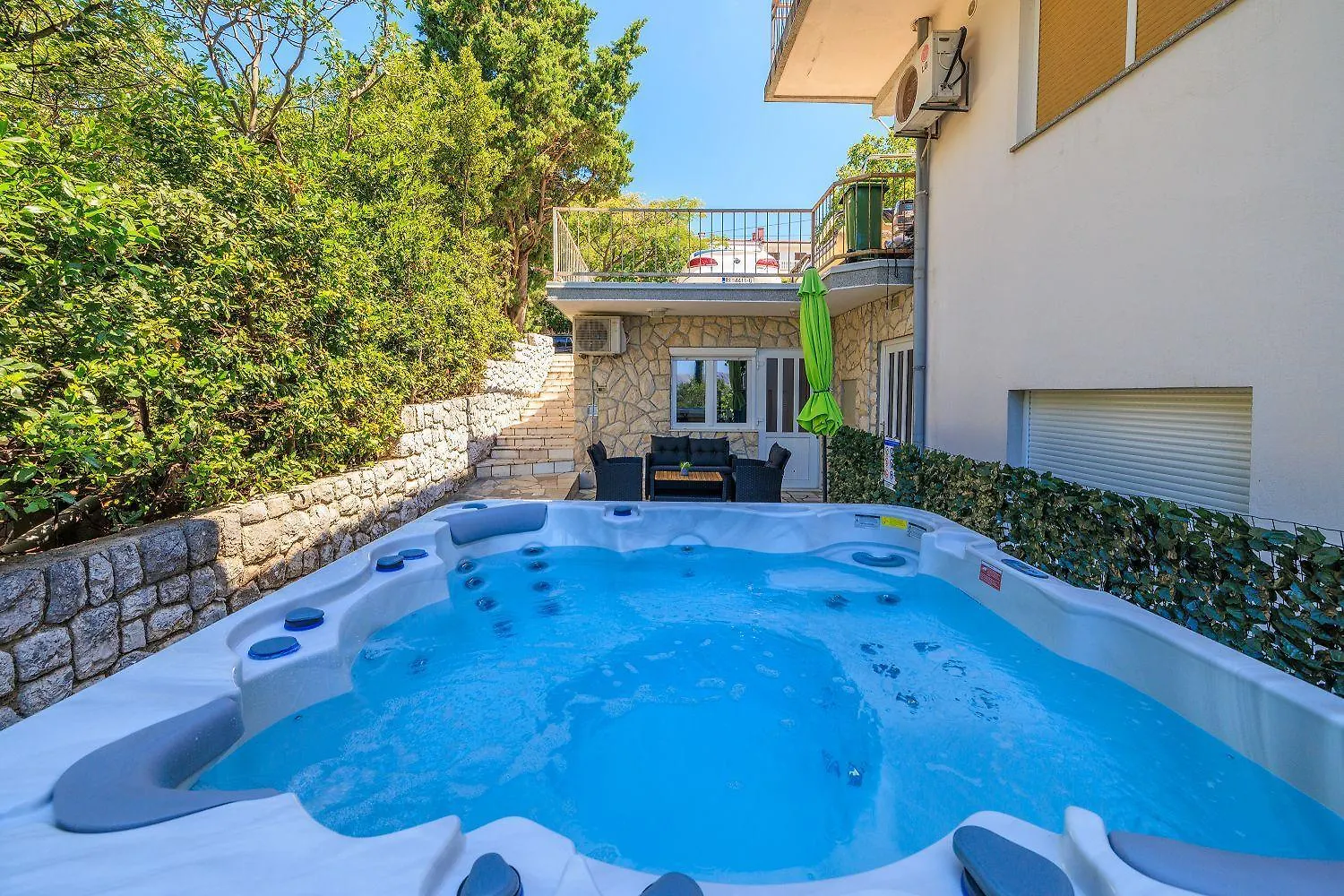 Idyllisches Apartment Nur 300 Meter Zum Strand Mit Meerblick, Whirlpool, Grill Novi Vinodolski 0*,  Croatia